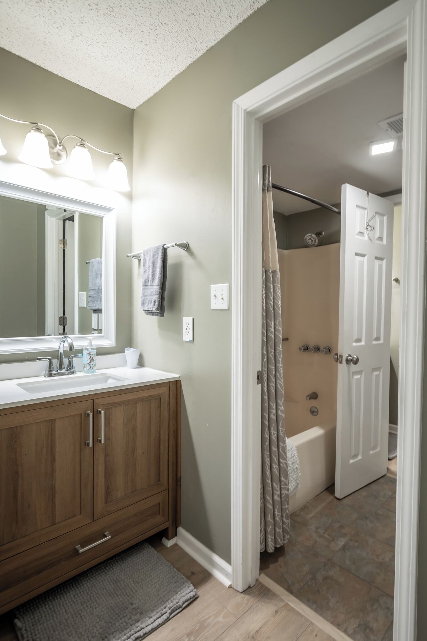 Combined shower/tub, hair dryer, towels, soap