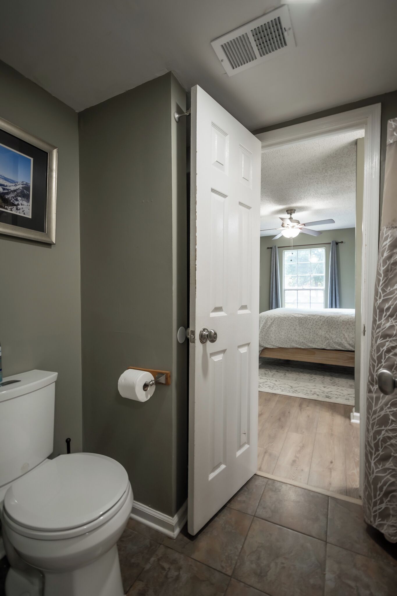 Combined shower/tub, hair dryer, towels, soap