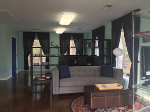 Smart TV, DVD player, books, printers