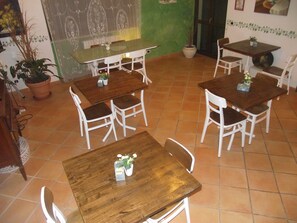 Free daily buffet breakfast - Villa Sabrina (Arezzo)