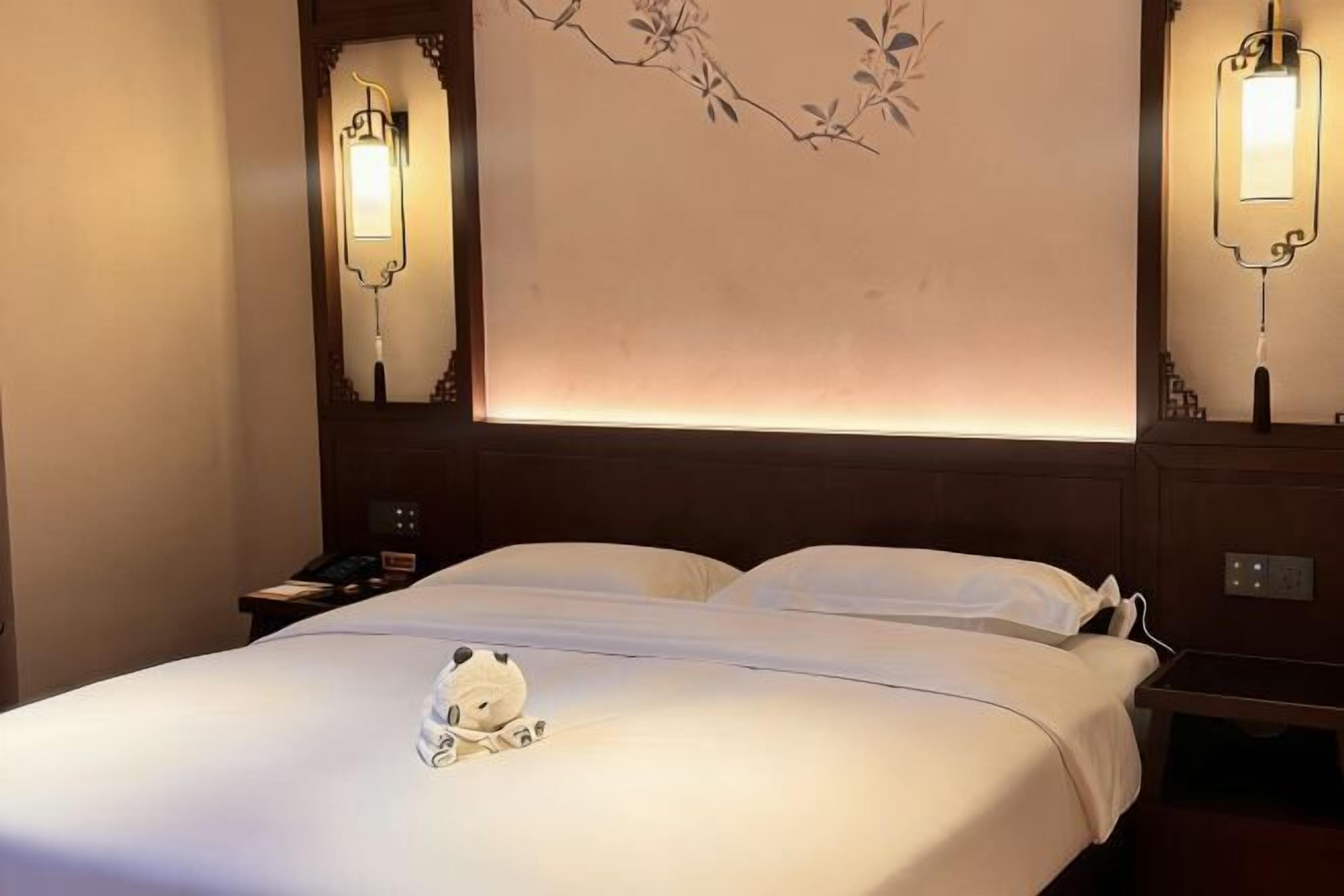 Minibar, in-room safe, desk, iron/ironing board