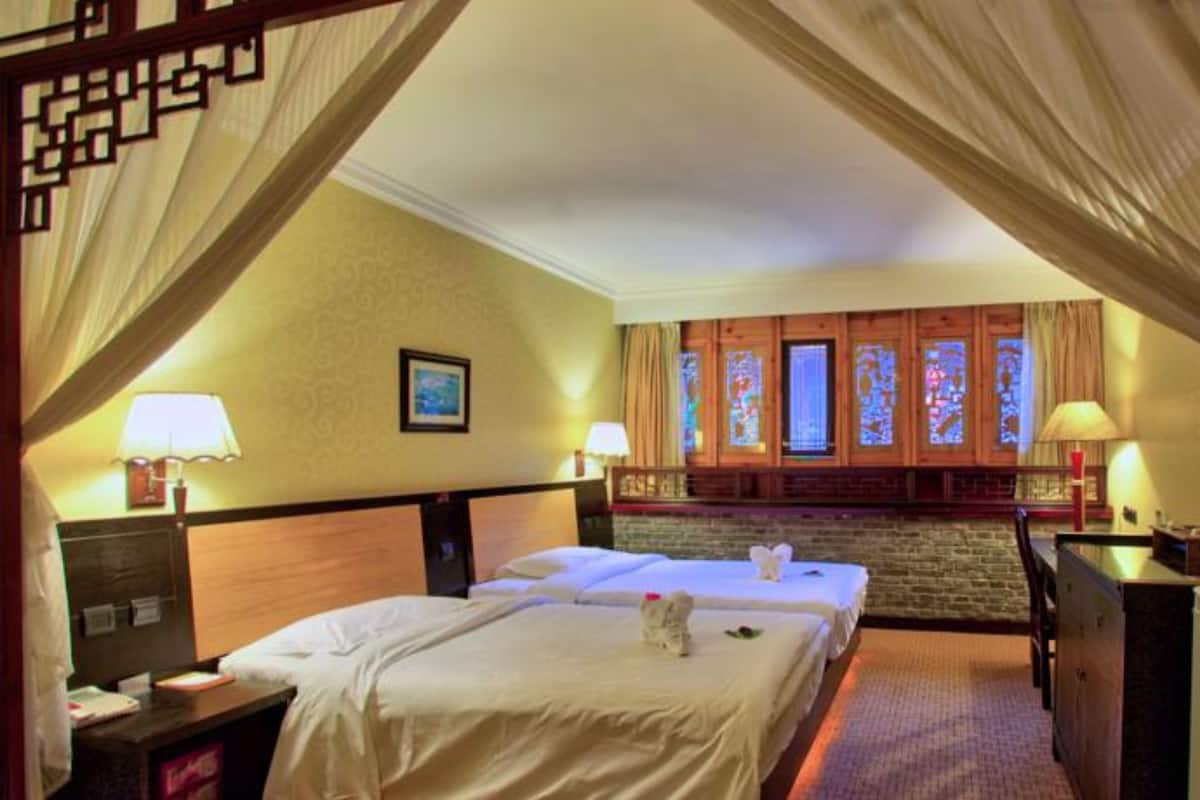 Family Room | Minibar, in-room safe, desk, iron/ironing board