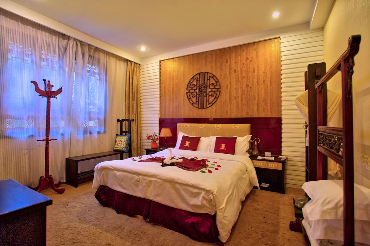Deluxe Suite, 2 Bedrooms | Minibar, in-room safe, desk, iron/ironing board