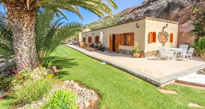 Villa with pool, gardens and fruit trees