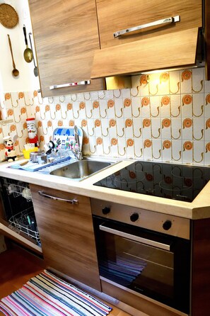 Réfrigérateur, four, plaque de cuisson, lave-vaisselle