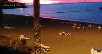 Villa Sininen taivas 2, huvila yksityisellä uima-altaalla, 10 minuutin kävelymatka rannalle / päänauhaan