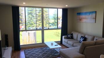 Executive Apartment, 2 Bedrooms, Non Smoking, Park View | Living area | LED TV, Netflix