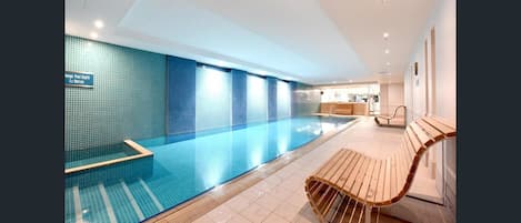 Piscine intérieure