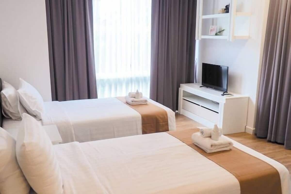Minibar, kedap suara, Wi-Fi gratis, dan seprai linen