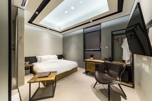 Premium Double Room | Premium bedding, memory-foam beds, free WiFi - Hotel the Artist Dongseon (Seoul)