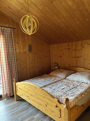 3 bedrooms, iron/ironing board, travel cot, free WiFi