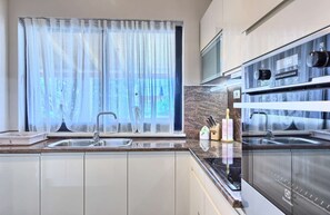 Kühlschrank, Mikrowelle, Ofen, Geschirrspüler