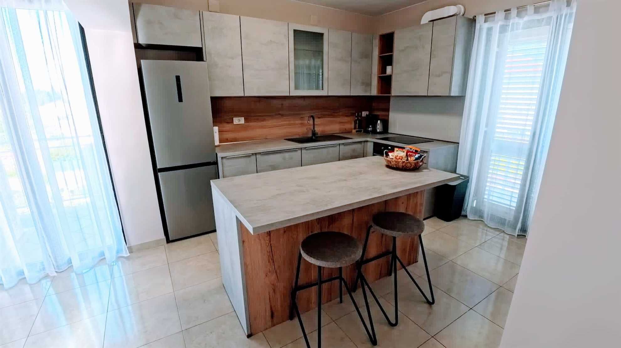 Kühlschrank, Mikrowelle, Ofen, Geschirrspüler