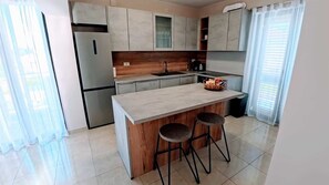 Fridge, microwave, oven, dishwasher