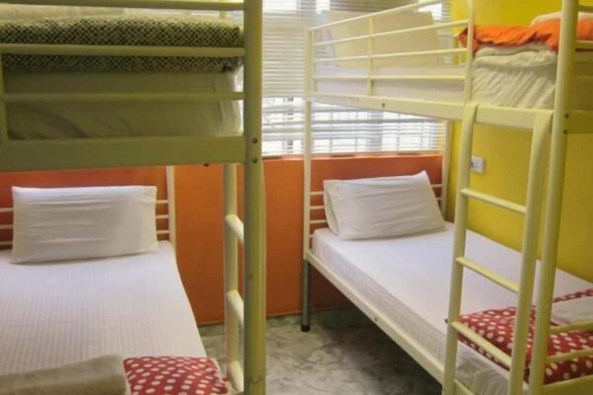 Slaapzaal, gemengde slaapzaal | Een kluis op de kamer, een bureau, geluiddichte muren