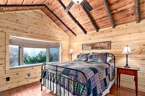 5 bedrooms, desk, iron/ironing board, free WiFi