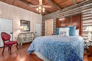 5 bedrooms, desk, iron/ironing board, free WiFi