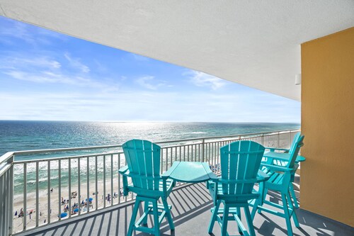 2BR + 2 Bunk areas, end unit with large balcony, waterpark, beach service