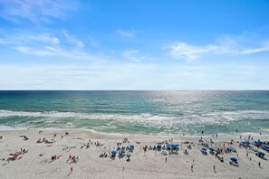 On the beach - 2BR + 2 Bunk areas, end unit with large balcony, waterpark, beach service (Panama City Beach)