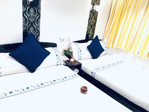 Brankas, meja kerja, kedap suara, dan setrika/meja setrika
