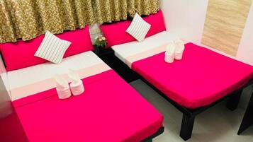 Cofres nos quartos, escrivaninha, quartos à prova de som