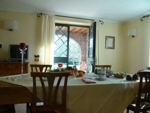 Dining - Lovely Tuscan Villa: Pool,AC  WI.FI 14 guests 7 bedrooms 7bath, Families/friends (Anghiari)