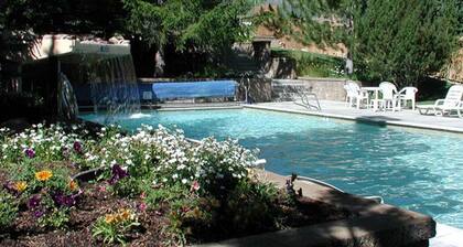 Charming 1BR Ski Getaway - Walk to Lifts - Canyons Village, Park City Resort