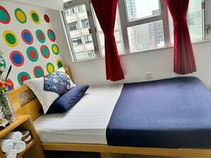 In-room safe, desk, soundproofing, iron/ironing board - Traveller's Hostel (Kowloon)