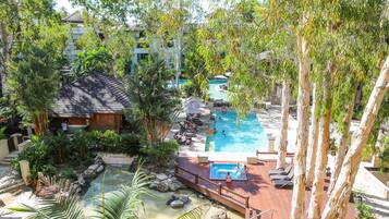 3 outdoor pools, sun loungers