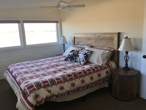 3 bedrooms, iron/ironing board, free WiFi, bed sheets - Inviting farm house on large acreage close to Paso on the Estrella Wine Trail  (San Miguel)