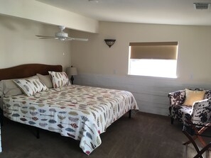 3 bedrooms, iron/ironing board, free WiFi, bed sheets - Inviting farm house on large acreage close to Paso on the Estrella Wine Trail  (San Miguel)