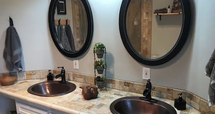 Inviting farm house on large acreage close to Paso on the Estrella Wine Trail