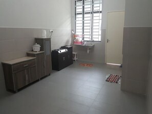 บ้านพัก, 4 ห้องนอน | ครัวส่วนตัว | ตู้เย็น, เตาประกอบอาหาร, กาต้มน้ำไฟฟ้า, หม้อหุงข้าว