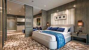 Caja de seguridad en la habitación, escritorio y cortinas blackout 