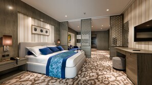 Deluxe Suite | In-room safe, desk, blackout curtains, soundproofing - Al Hamra Hotel Kuwait (Kuwait City)