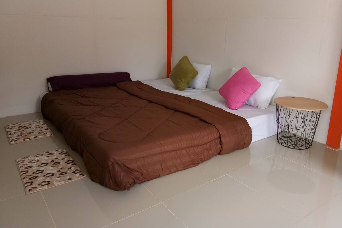 Country Room (B) | Rollaway beds (surcharge), WiFi (free)