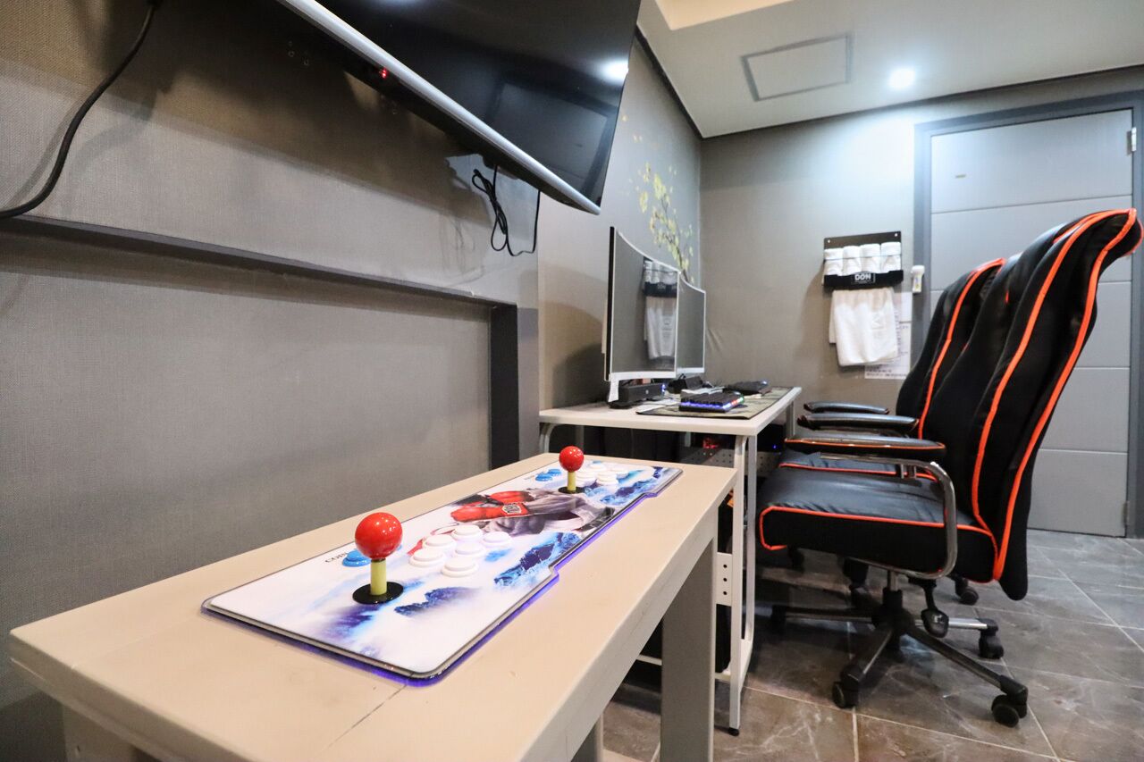 Twin Room | Free minibar, desk, blackout drapes, soundproofing