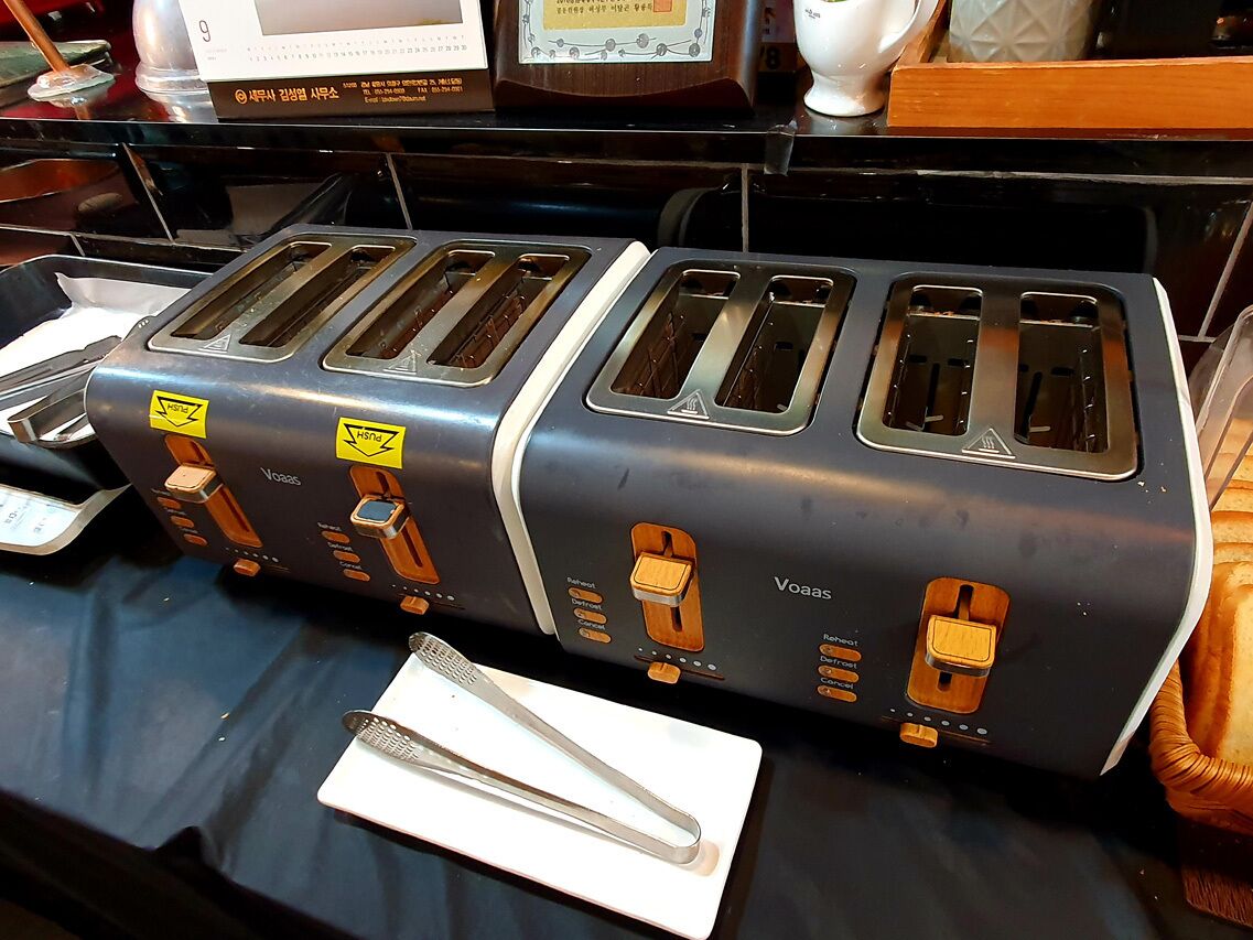 daily buffet breakfast (krw 8800 per person)