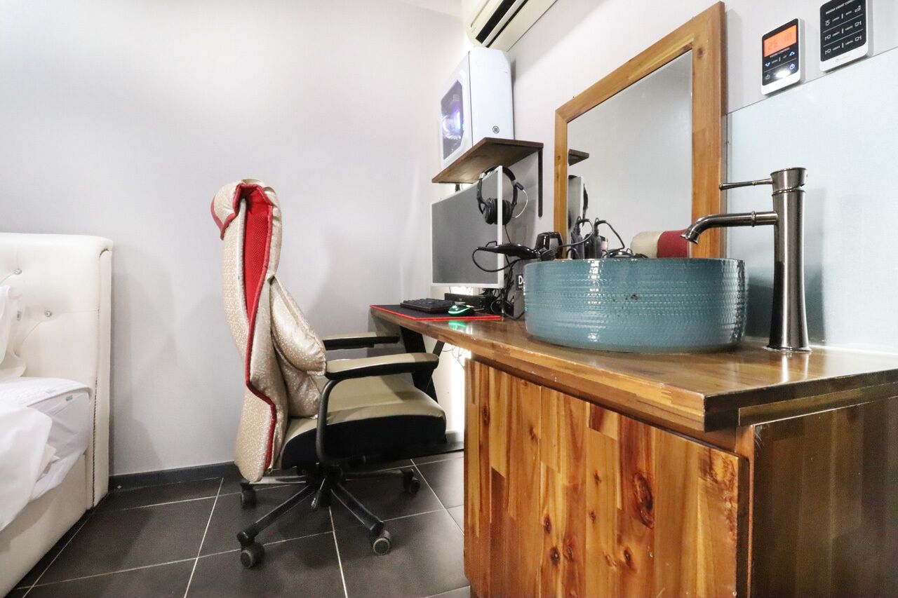 deluxe double room | 1 bedroom, free minibar, desk, blackout curtains