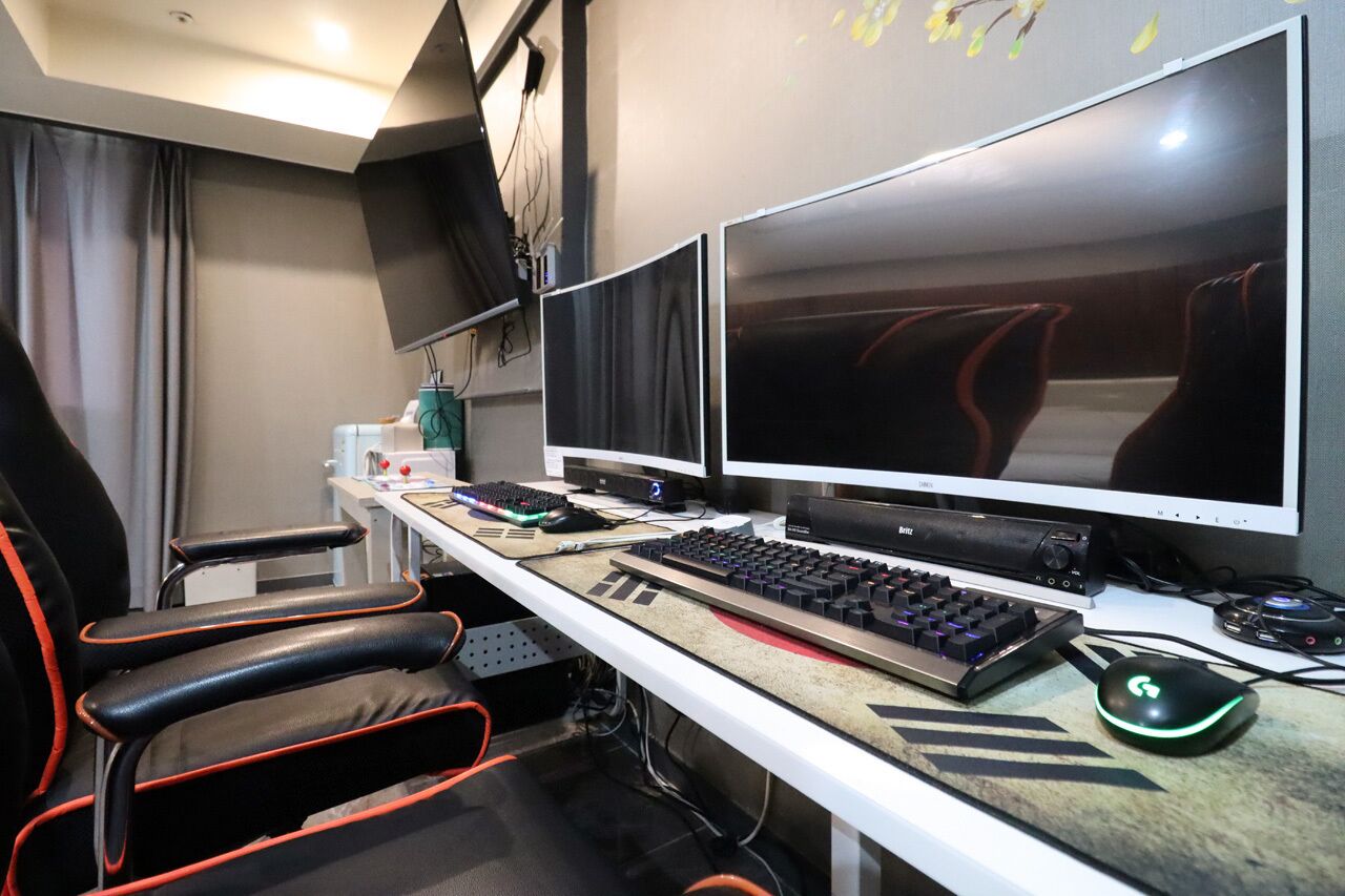 Twin Room | Free minibar, desk, blackout drapes, soundproofing