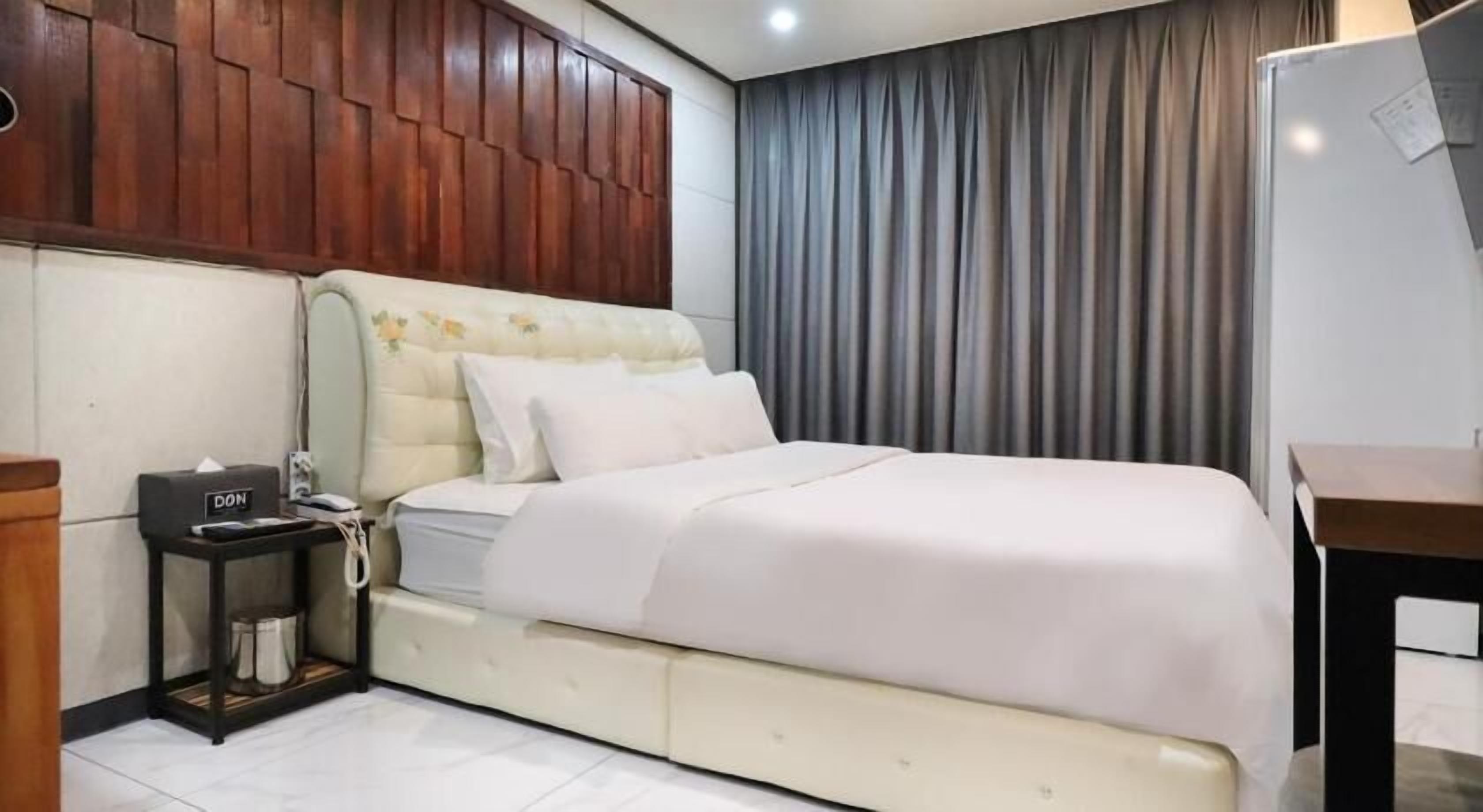 Free minibar, desk, blackout drapes, soundproofing