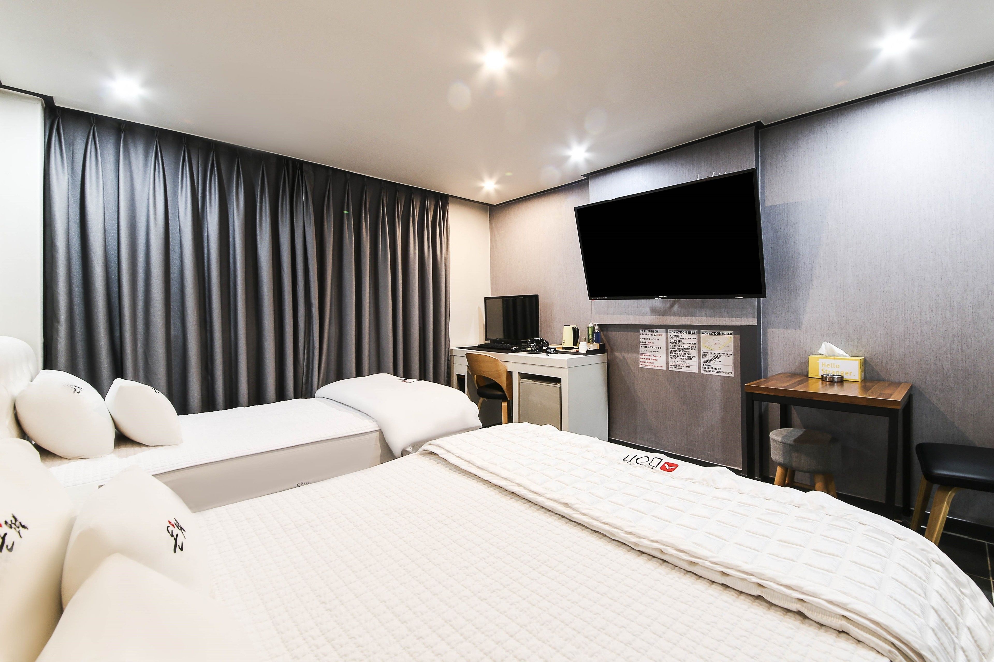 deluxe twin room, city view | 1 bedroom, free minibar, desk, blackout curtains