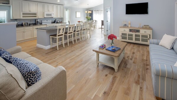 TV - MARCH SPECIAL  AVAILABLE! (Davenport)