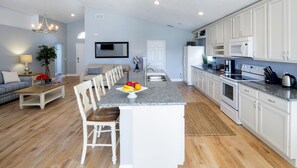 Fridge, microwave, stovetop, dishwasher - MARCH SPECIAL  AVAILABLE! (Davenport)