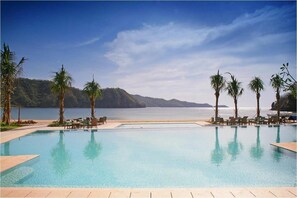 Front of property - Beach Condos Pico De Loro Hamilo Coast (Nasugbu)