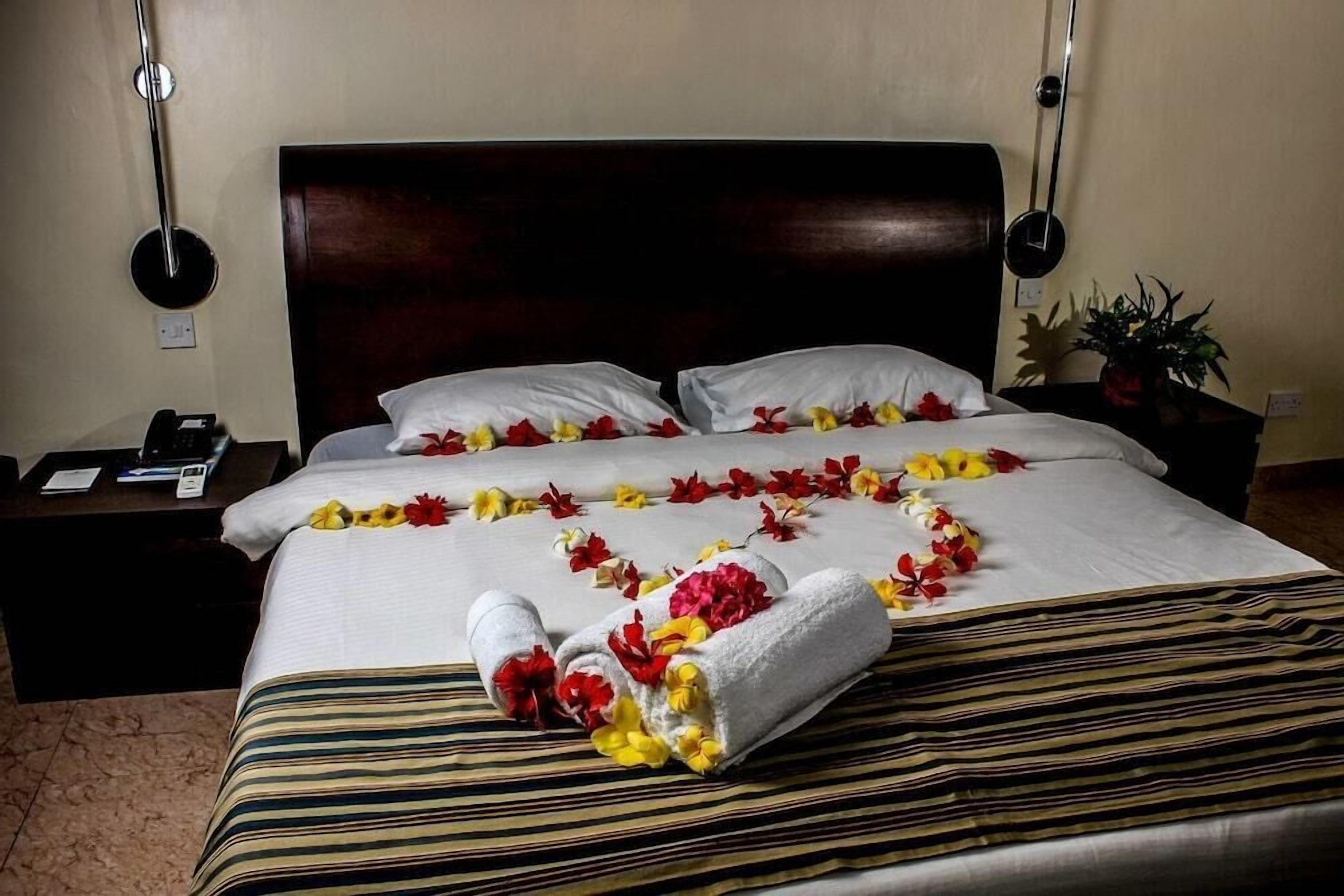 Sängtillbehör av högsta kvalitet och värdeförvaringsskåp på rummet