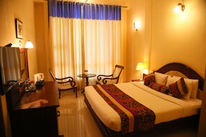 1 bedroom, premium bedding, desk, iron/ironing board