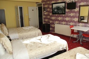 Standard-Doppel- oder -Zweibettzimmer