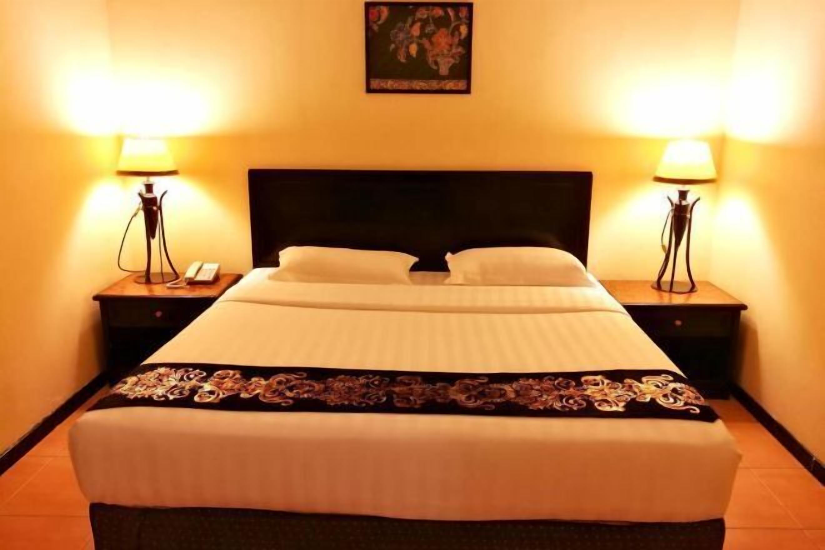 Minibar, desk, soundproofing, iron/ironing board