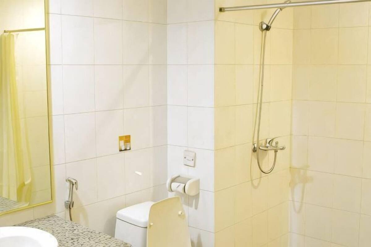 تجهيزات دش، مستلزمات مجانية للعناية الشخصية، مجففات شعر، مراحيض شطف